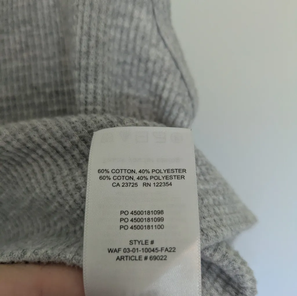 Aritzia TNA Cropped Tank Top Grey Notch Front Medium - Image 6