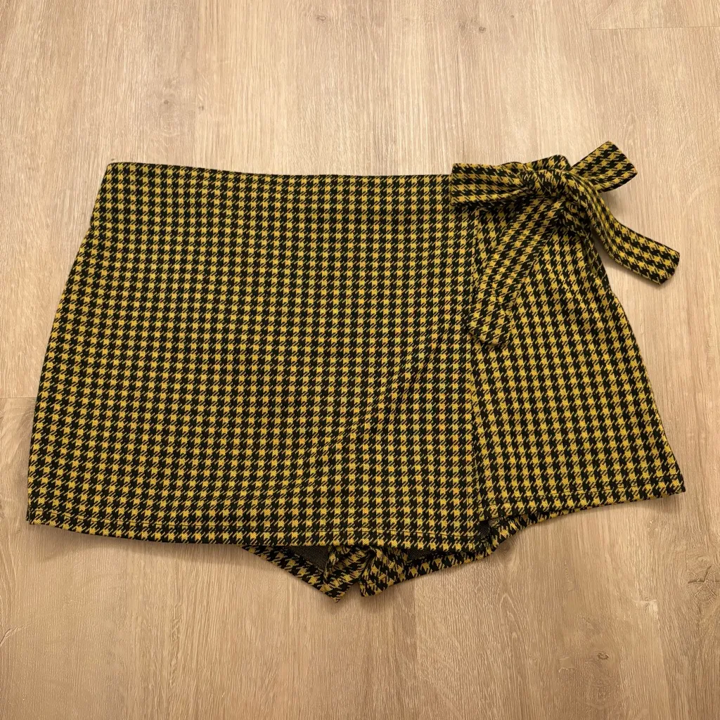 Haute Monde Yellow and Black Houndstooth Patterned Y2K Style Skort Size Large - Image 2