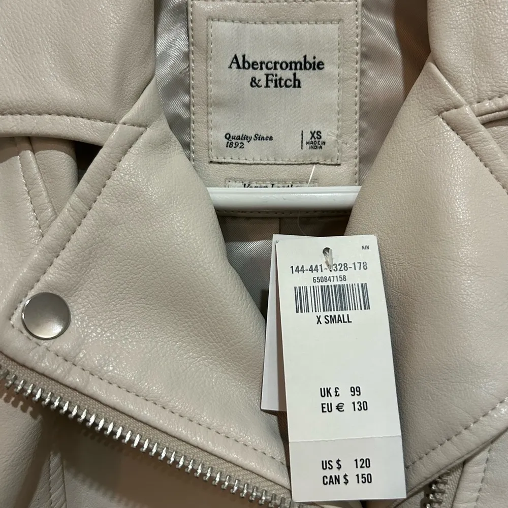 NWT Abercrombie & Fitch Women's Cream Vegan Leather Jacket XS - Image 4