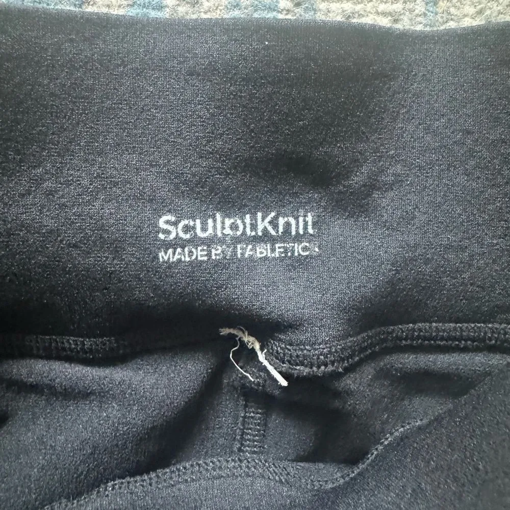 Sculptknit by Fabletics SZ XS black high waisted leggings - Image 3