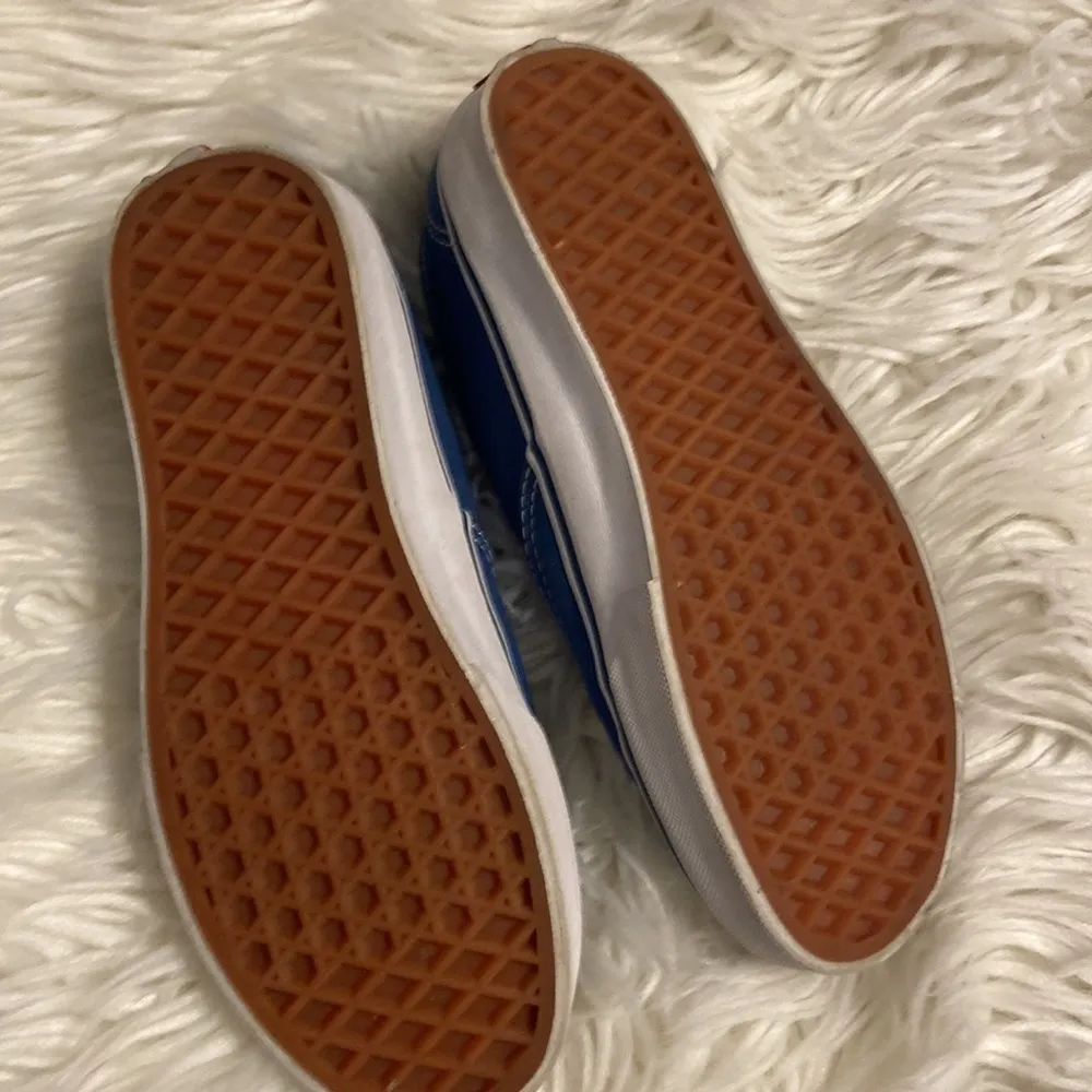 Vans size women’s 5 excellent condition never been worn color light blue - Image 6