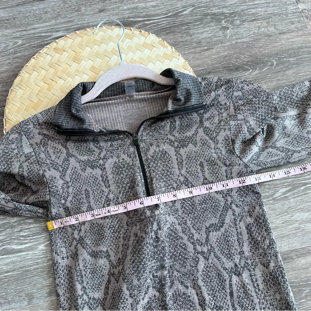 Varley  laurel half zip snakeskin‎ print jacket - Image 5