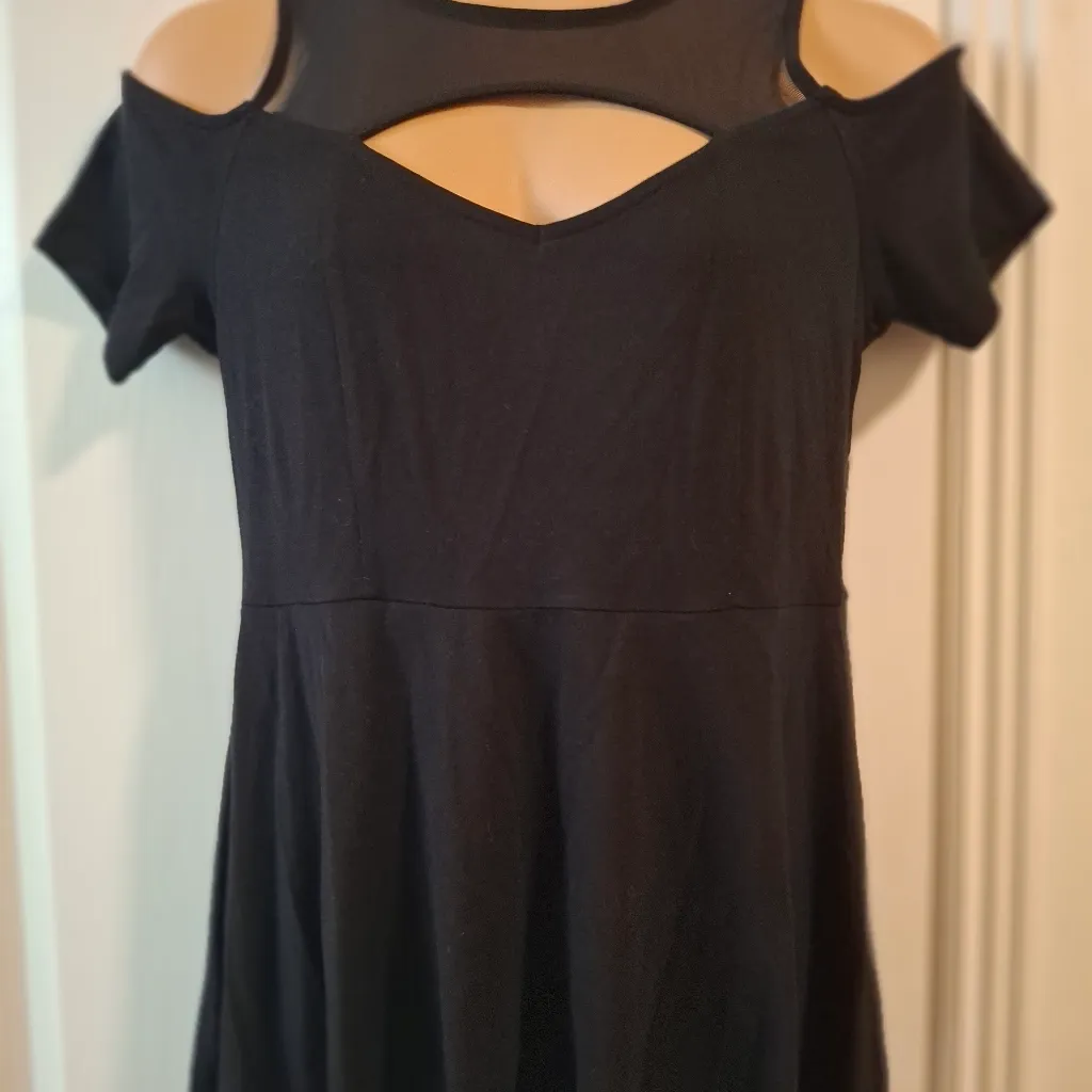 Torrid Sz 1 Elegant Black Cold Shoulder Top - Image 5