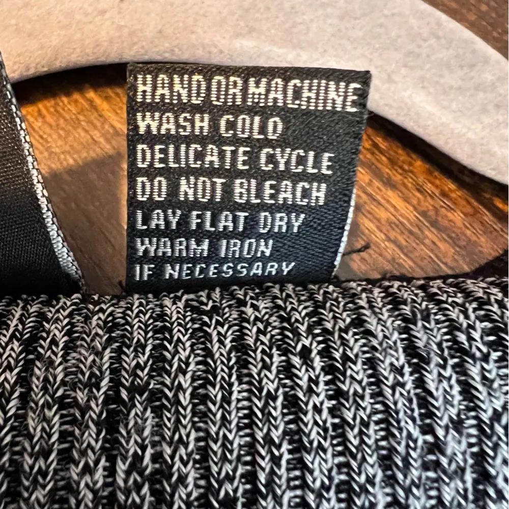 Grace Knitwear Size Medium V - Image 7