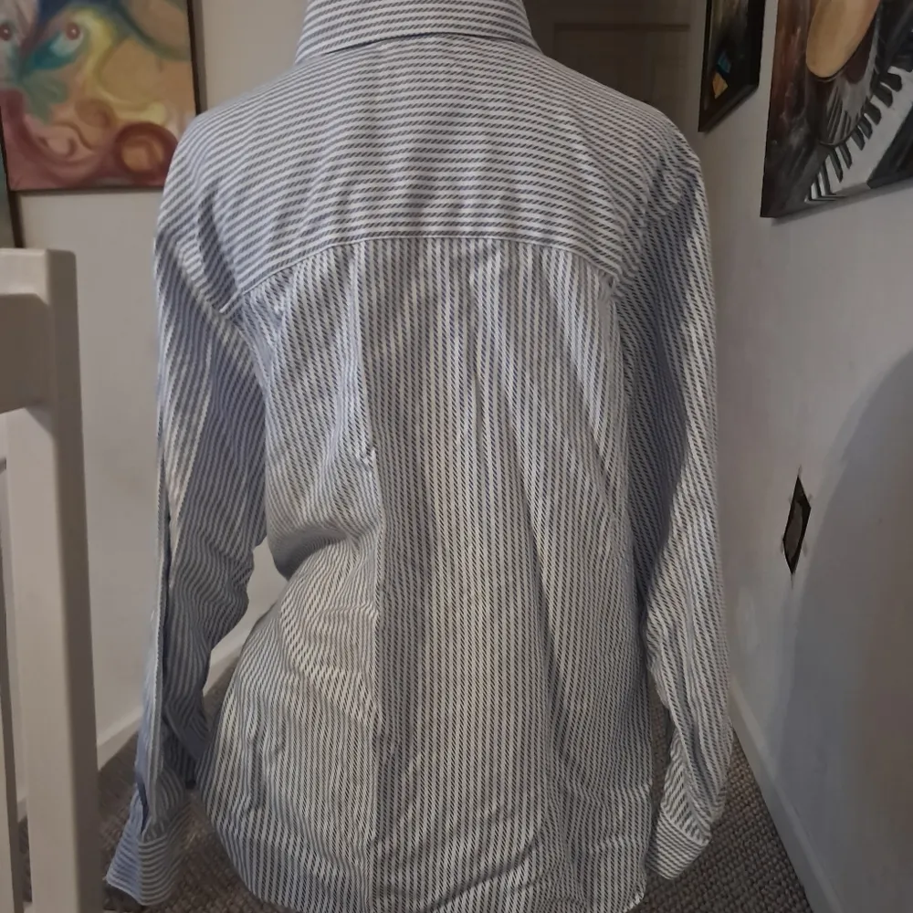 Talbots 20WP White Blue Collared Button Down Office Minimalist Business Top - Image 5