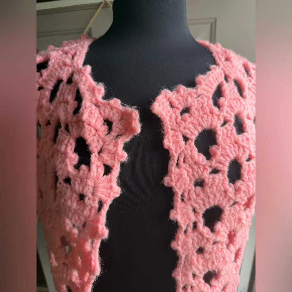 Vintage handmade 70/80s pink crochet open weave tunic vest, one size - Image 5
