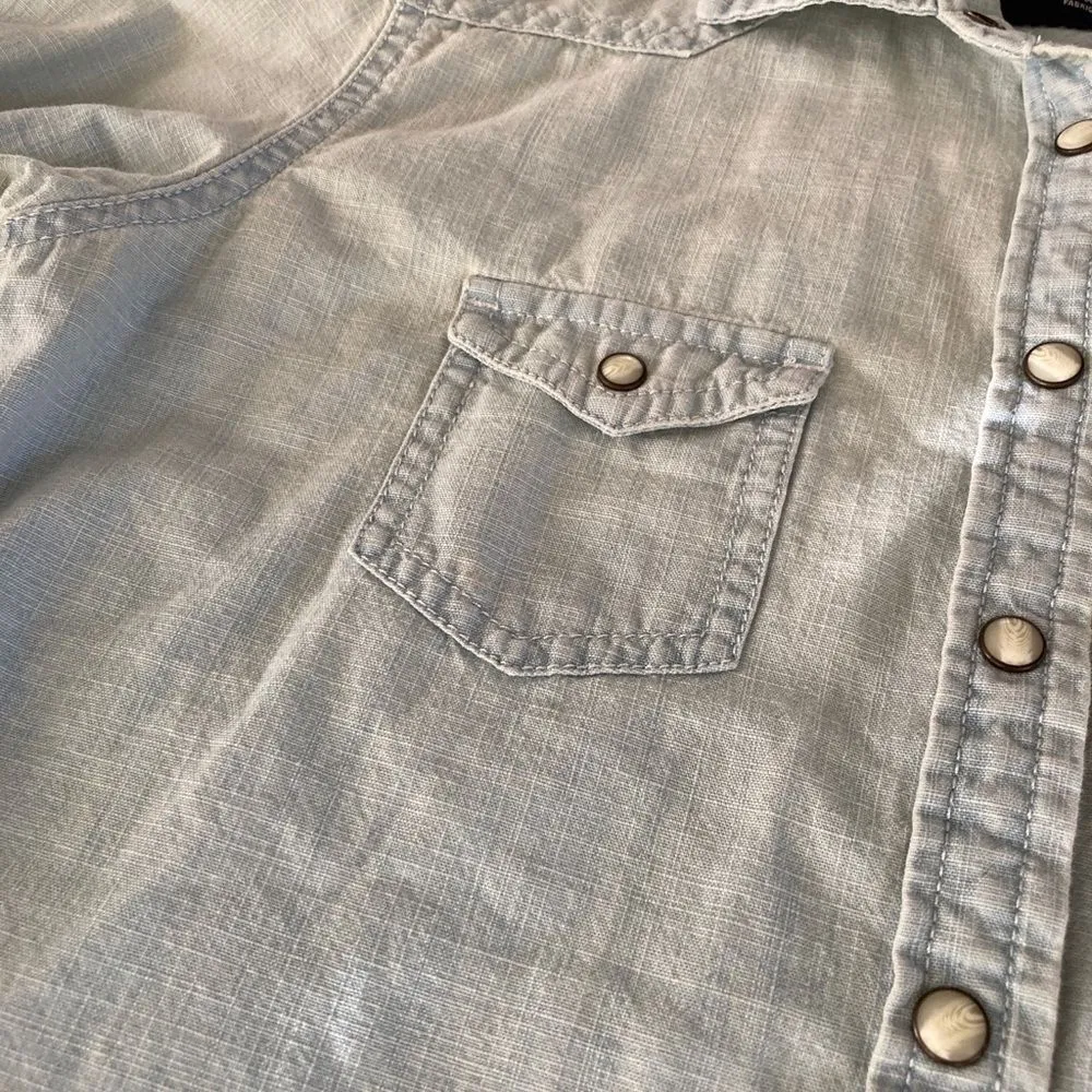 American Eagle Vintage Denim Long Sleeve Button Down Shirt Oxford Light Wash EUC - Image 5