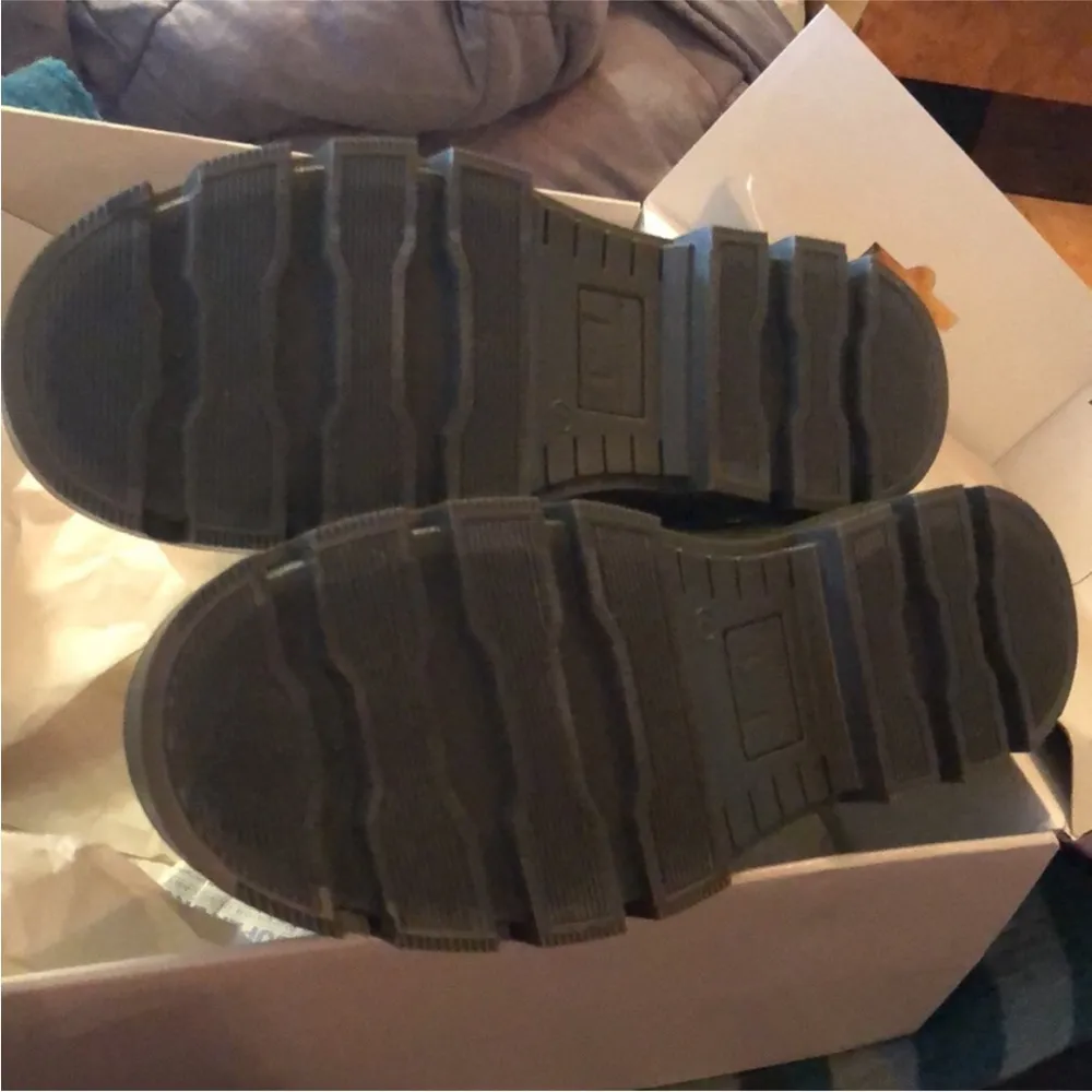 NWT  Freely Waterproof Lace-Up Lug Sole Boot Dark Green NEW in box 7 - Image 4