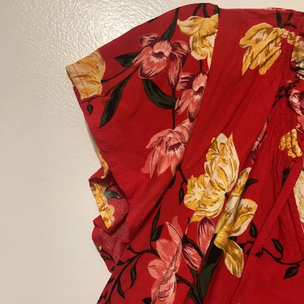 Old Navy Red Floral Women’s Size Small - Image 3