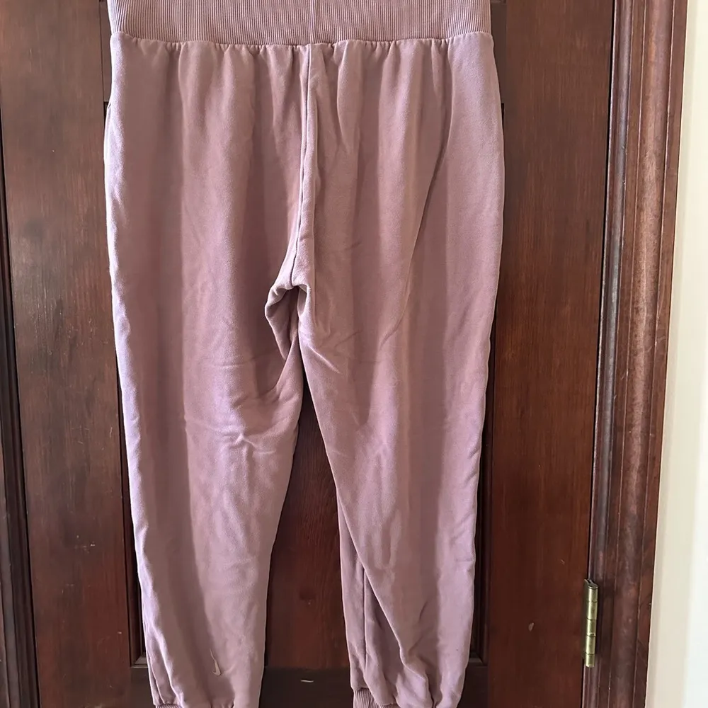 Nike  Mauve Size Medium Dry Fit Joggers - Image 3