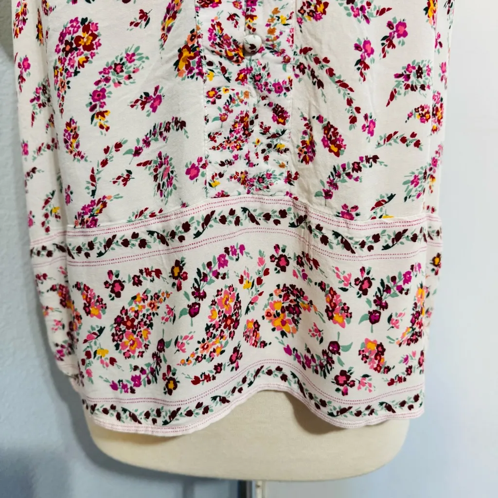 Old Navy Women Cream Pink Floral V-Neck Semi Flared Sleeves Relaxed Fit Blouse M - Image 4