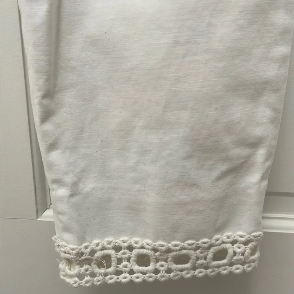 Cartonnier Charlie Ankle Skinny White Pants with Crochet Bottom Hem - Image 4