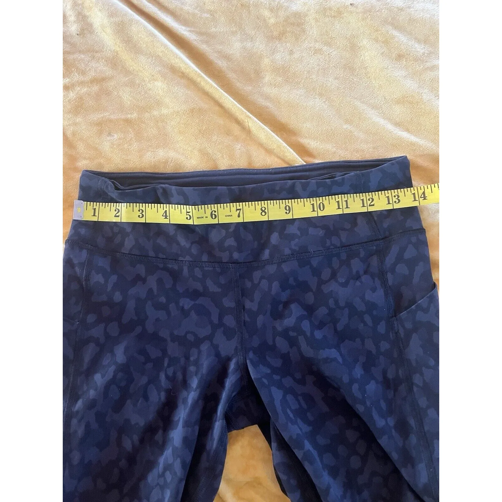 Lululemon Women's 6 Luxtreme Running Leggings Pants Black Camo Capri Zip Pocket - Image 5