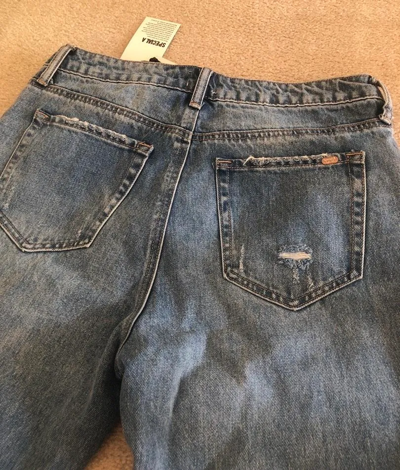 Distressed Mom Jeans Size 29 - Image 6
