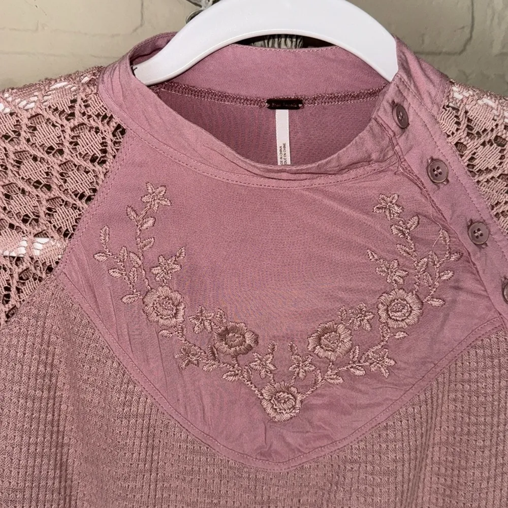 Free People shirt Sweetest Thing Thermal Blush pink XS embroidered - Image 4