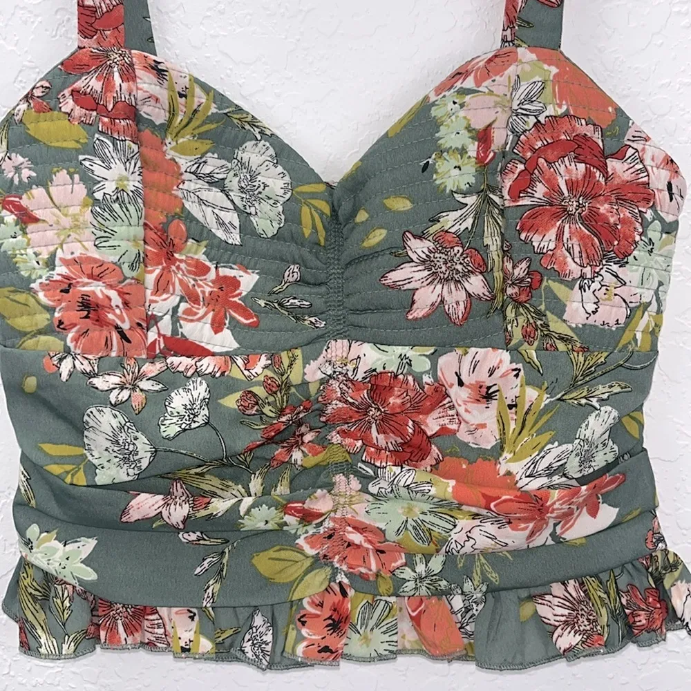 NWT small floral print crop top sweetheart neckline quilted tank top ruched top Green - Image 3