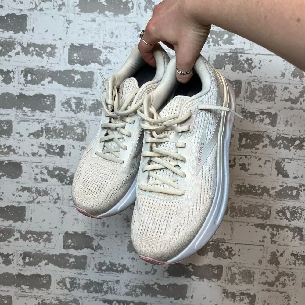 Brooks | women ghost max 2 sneakers wide with box - Image 4