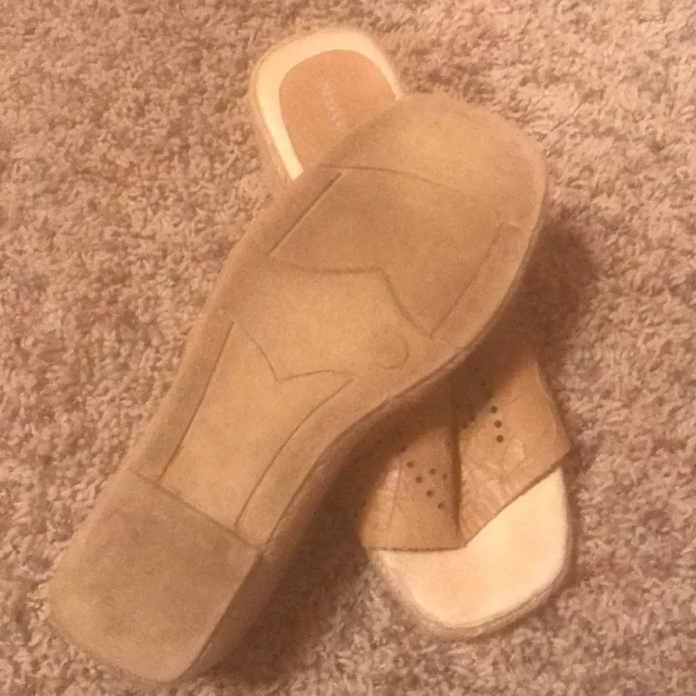 Naturalizer sandals size 7 - Image 3