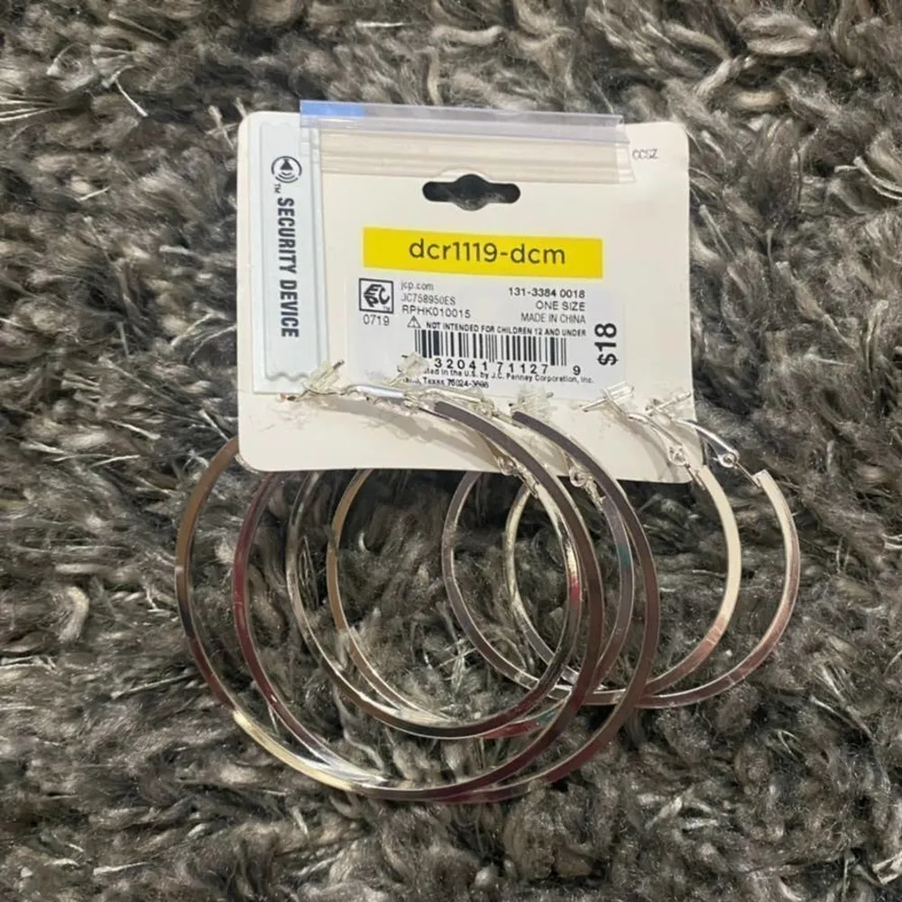 Decree Hoop Earing Set 3-Piece​​​​​​​​​​ - Image 2