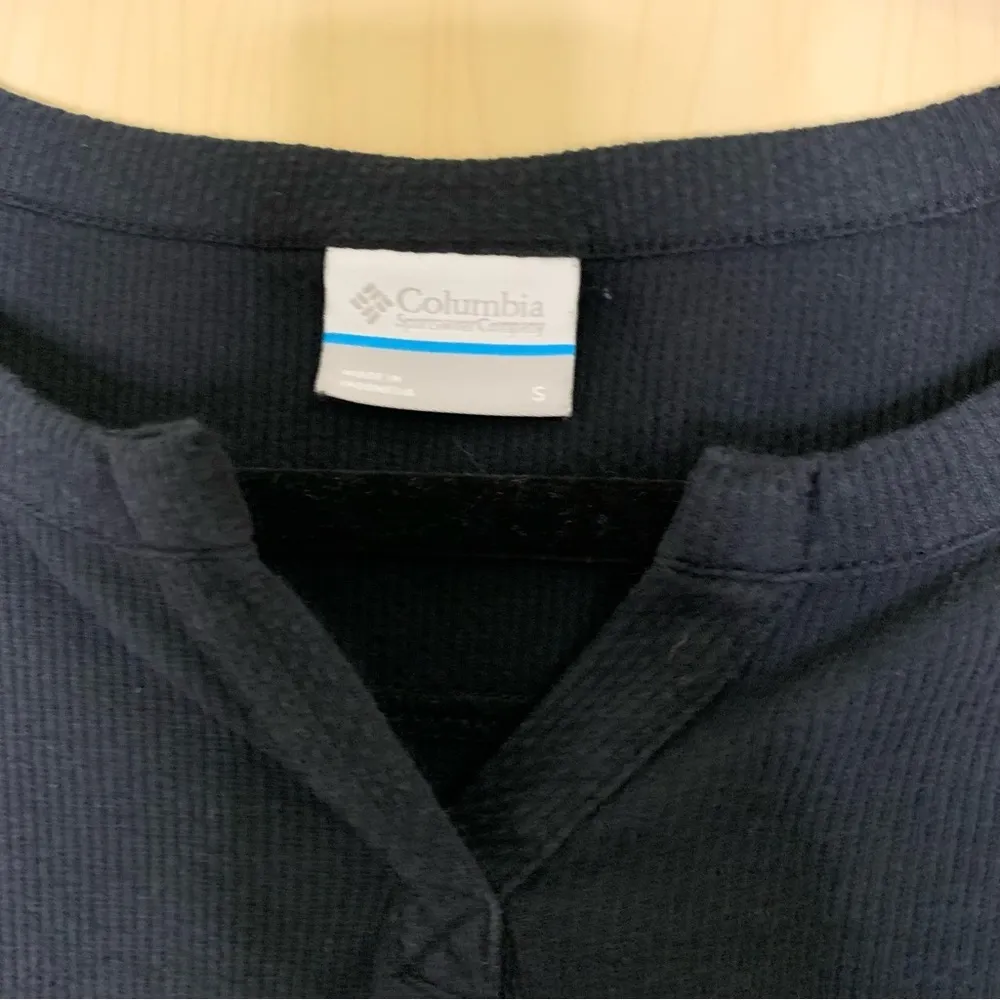 Columbia Black Waffle Henley Long Sleeve Size Small - Image 3