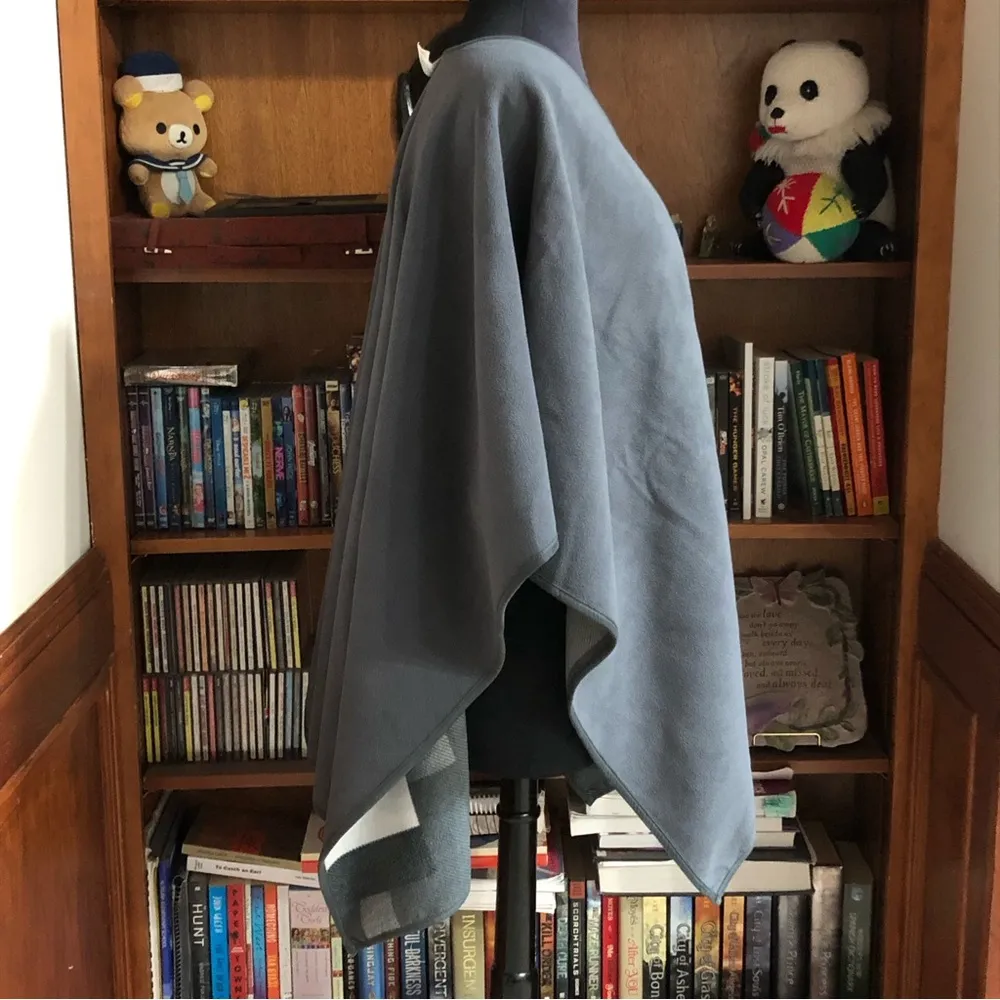 Woolrich  Reversible Blanket Wrap - Image 8