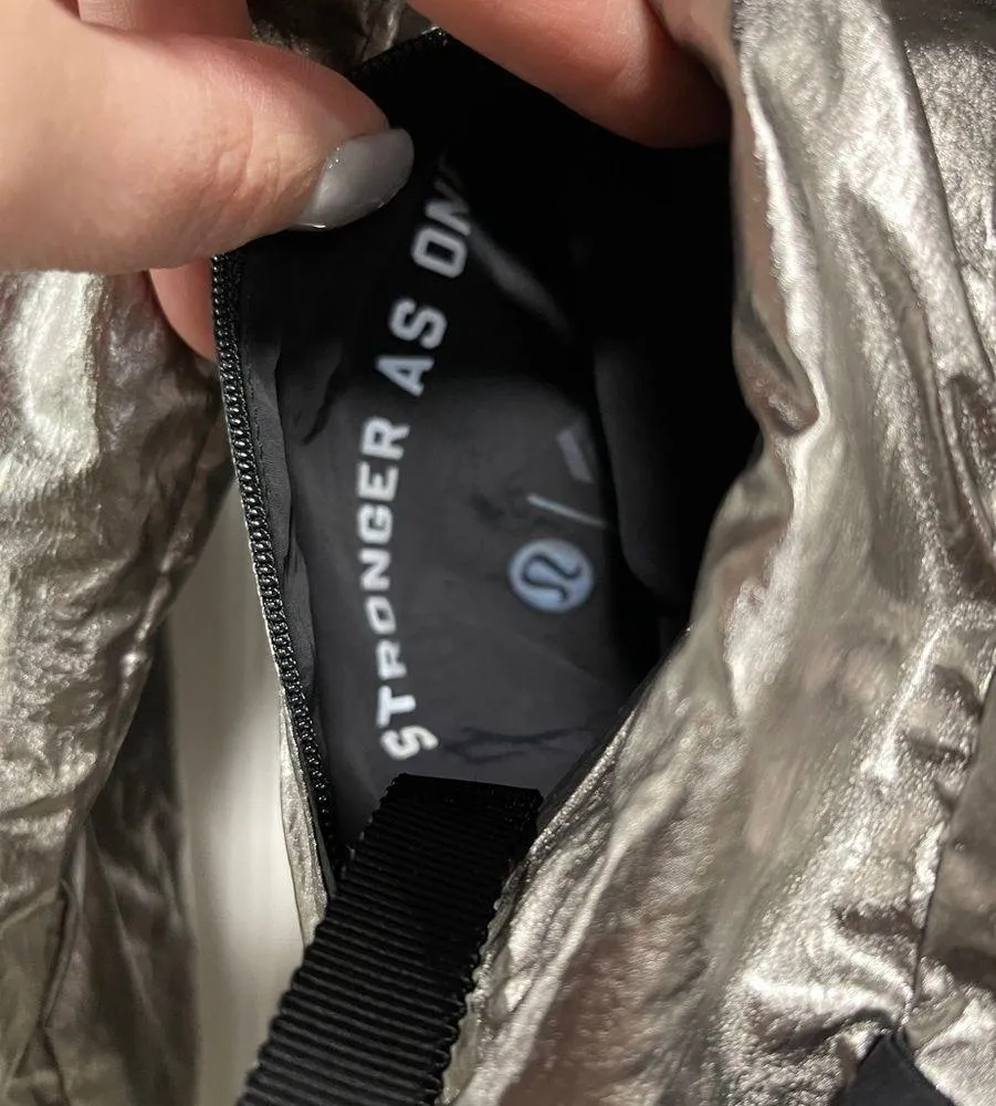 Lululemon stronger as one jacket - Image 6