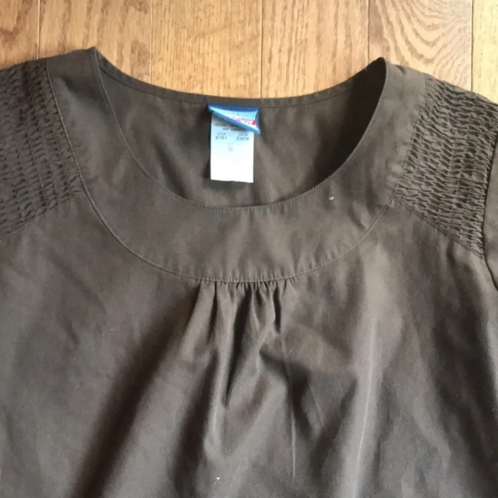 Cherokee chocolate round neck smocked scrub top - Image 5