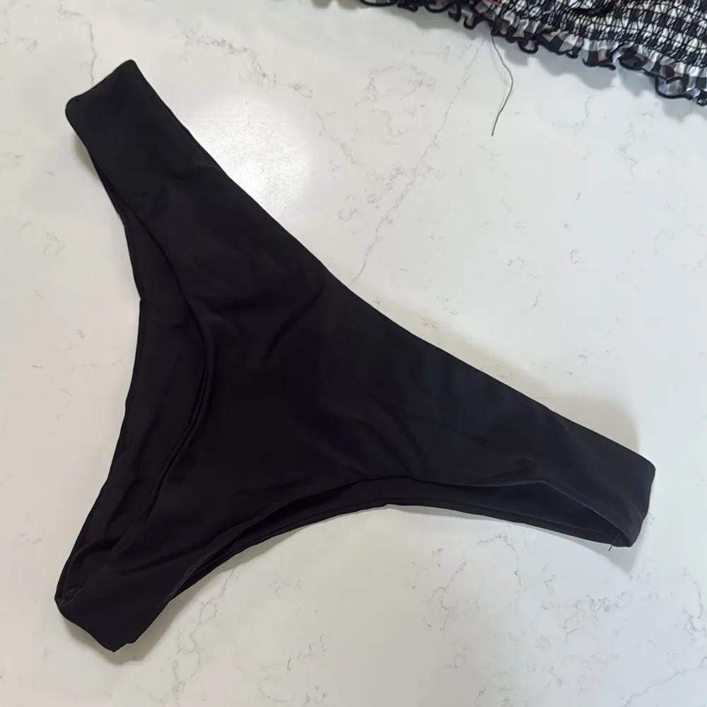 Wallflower Black and White Checkered Bikini Set. Size Medium - Image 4