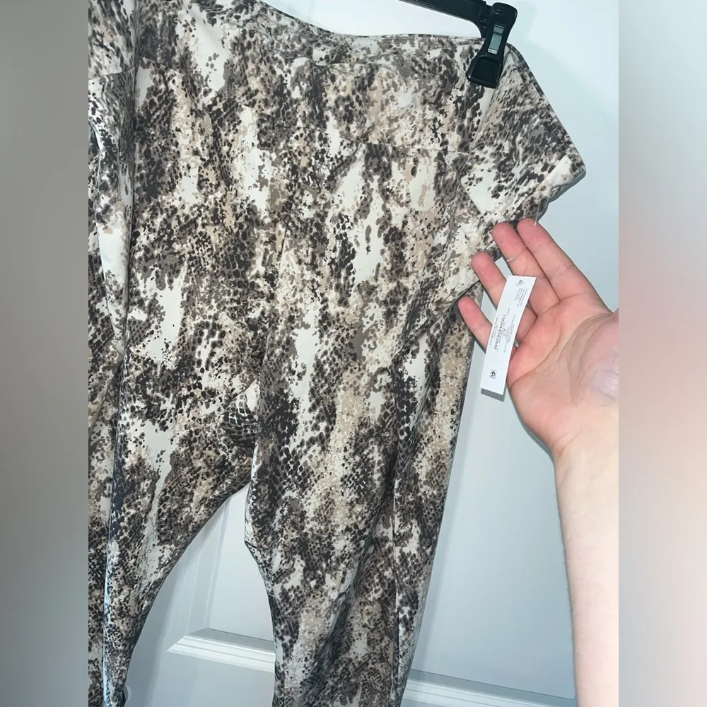 Terra and Sky NWT Snake Skin Animal Printed Soft Stretchy Capri Leggings Sz 4XL - Image 7