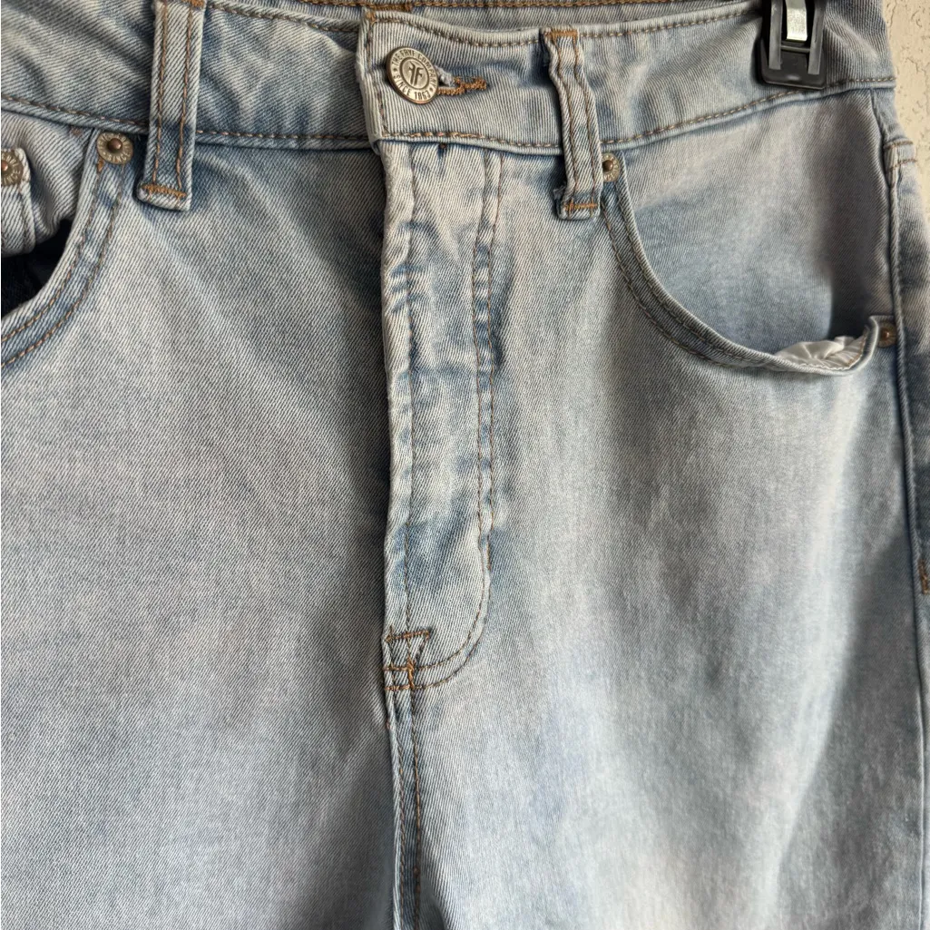 Frye Light Wash Blue Denim Slim Straight Leg Jeans Womens 6  / 28 Stretch Casual - Image 2