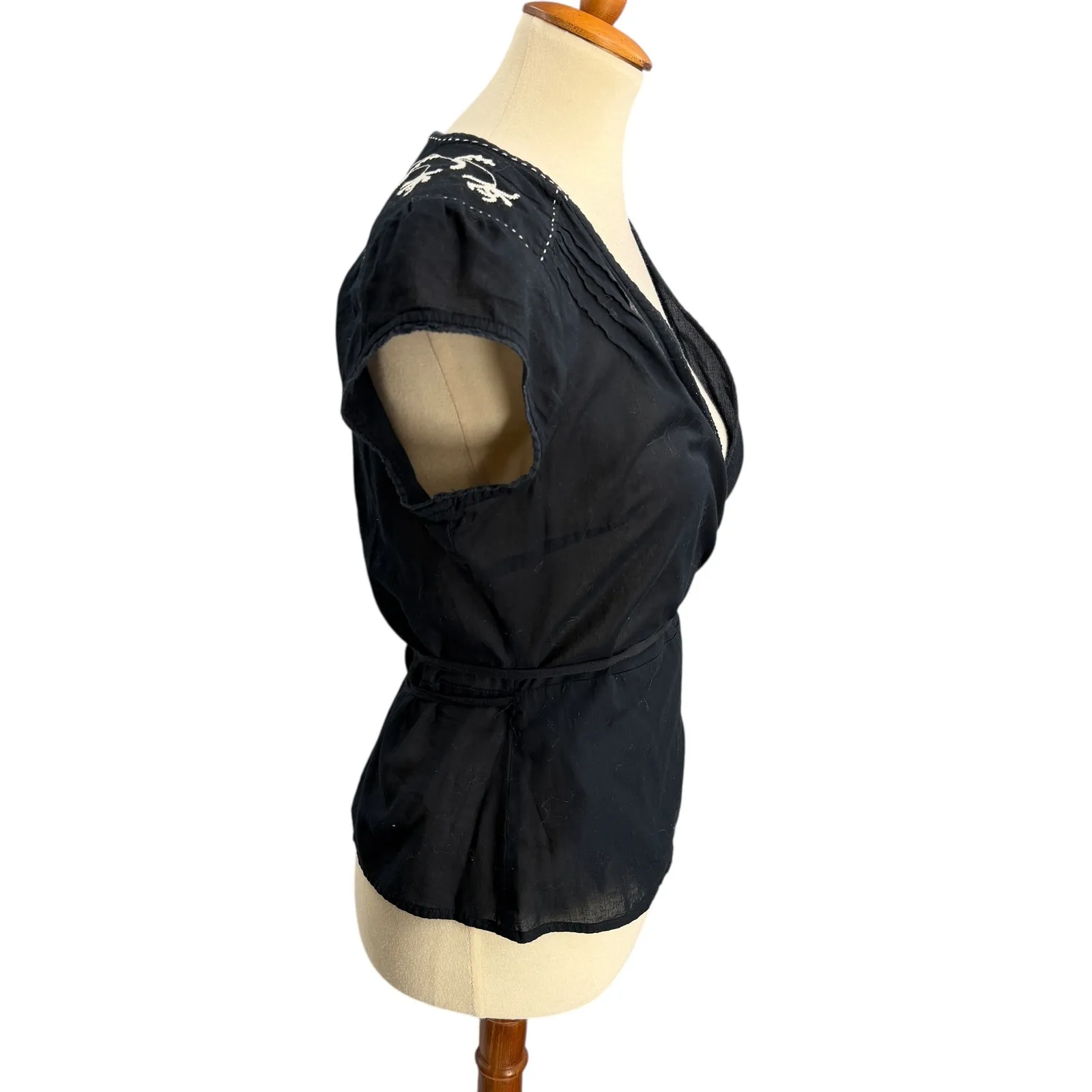 GAP Black Embroidered Wrap Short Sleeve Top Blouse Floral Boho Lightweight Large - Image 2