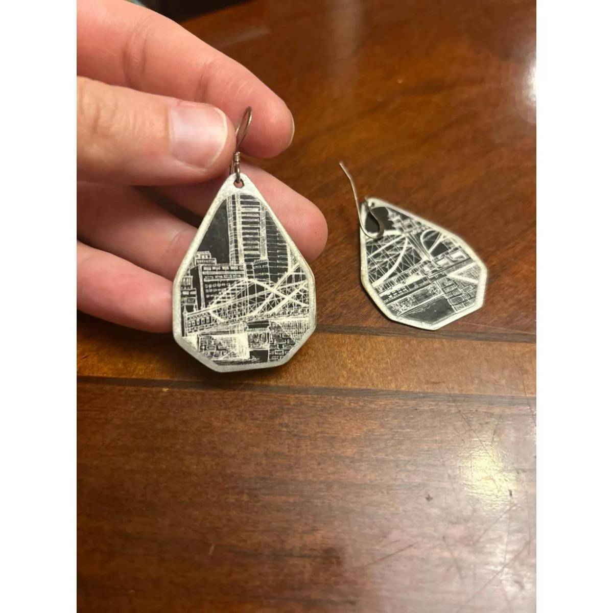 Fun fashion earrings city design Black - Image 2