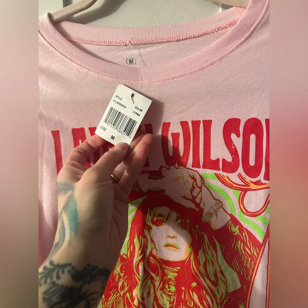 NWT Lainey Wilson Manhead Heart Like A Truck T - Image 6