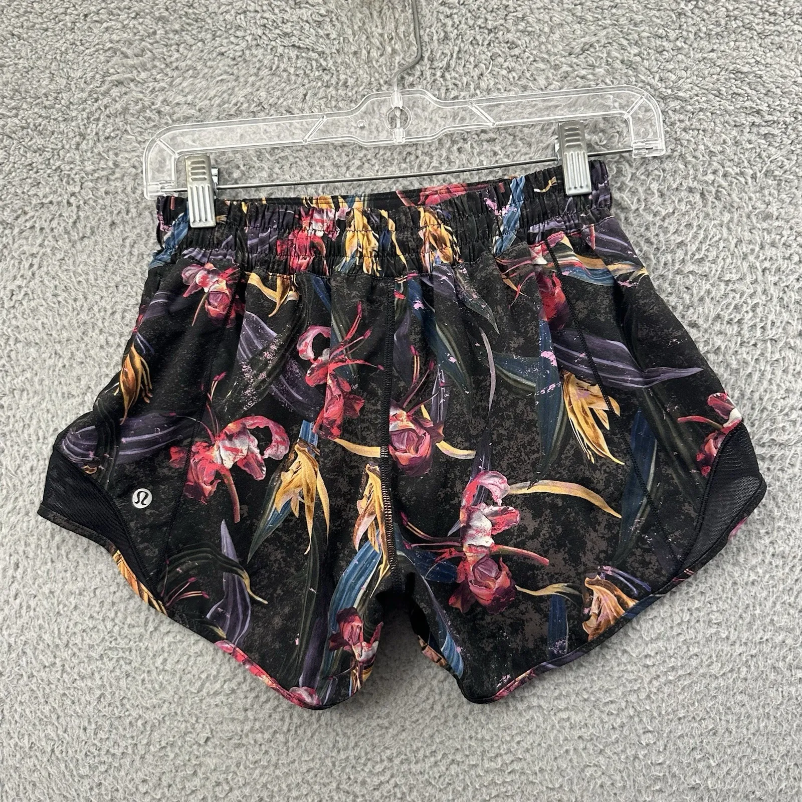 Lululemon Hotty Hot Low Rise Shorts 4" Veiled Floral Black Athletic Running W‎ 4 - Image 2