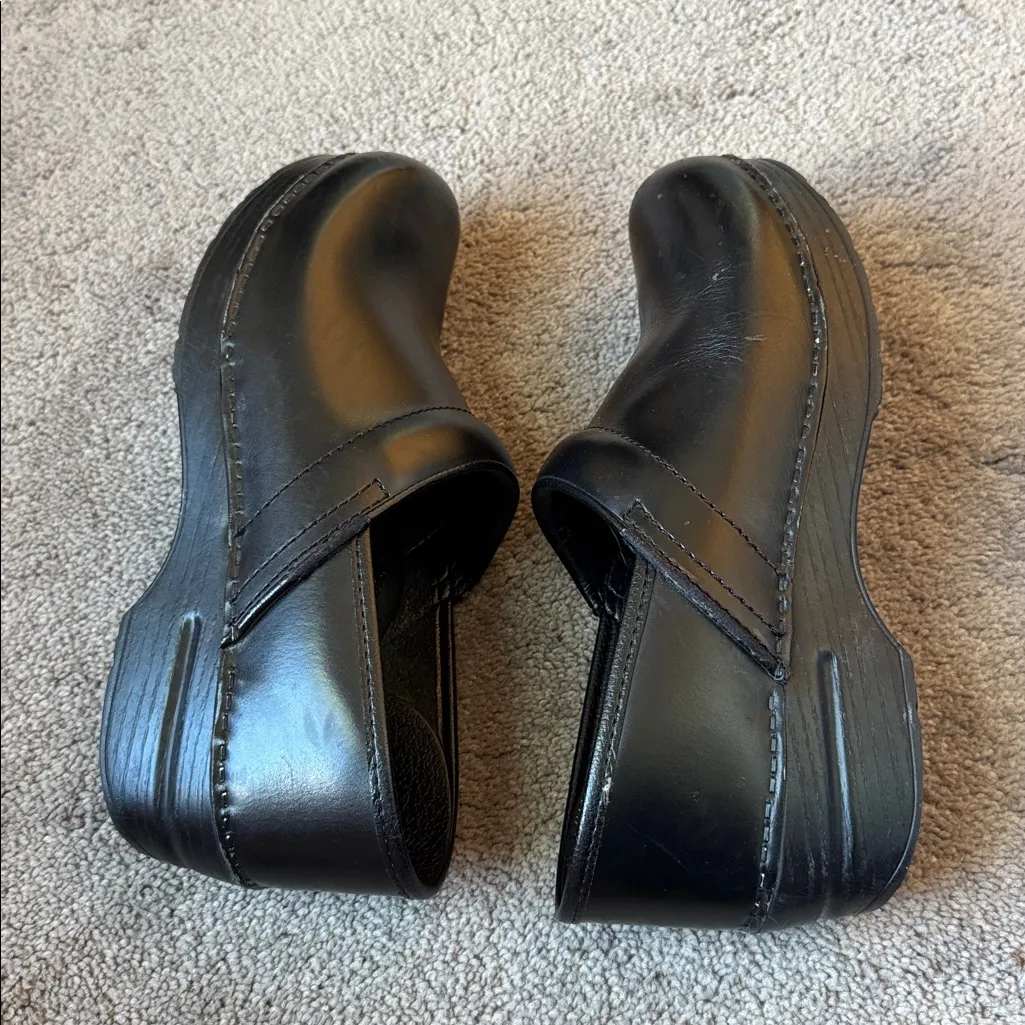Dansko Black Clogs SIZE 39 - Image 8