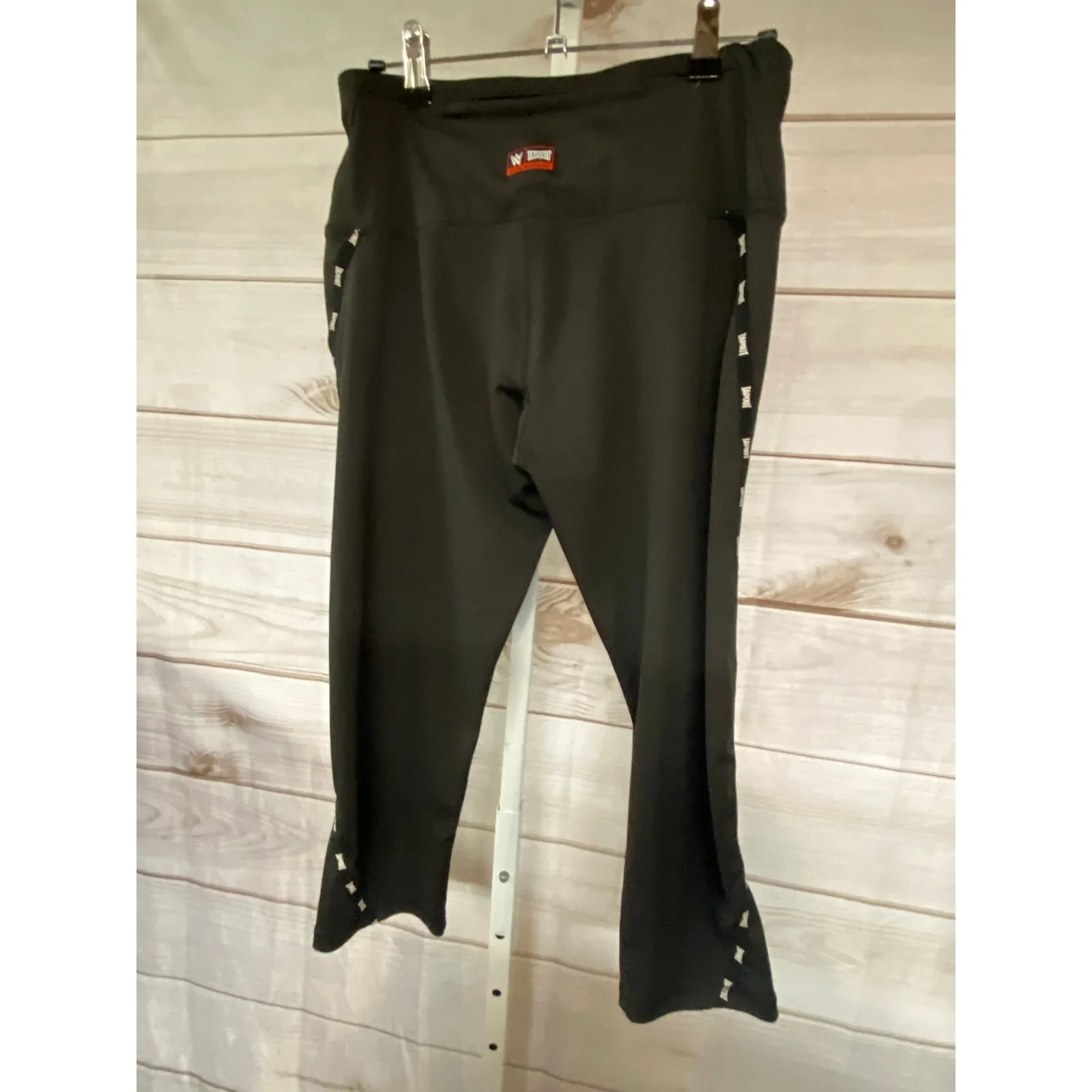 NWOT Tapout Leggings Womens Large Black Capri Crop Active Yoga Compression WWE - Image 4