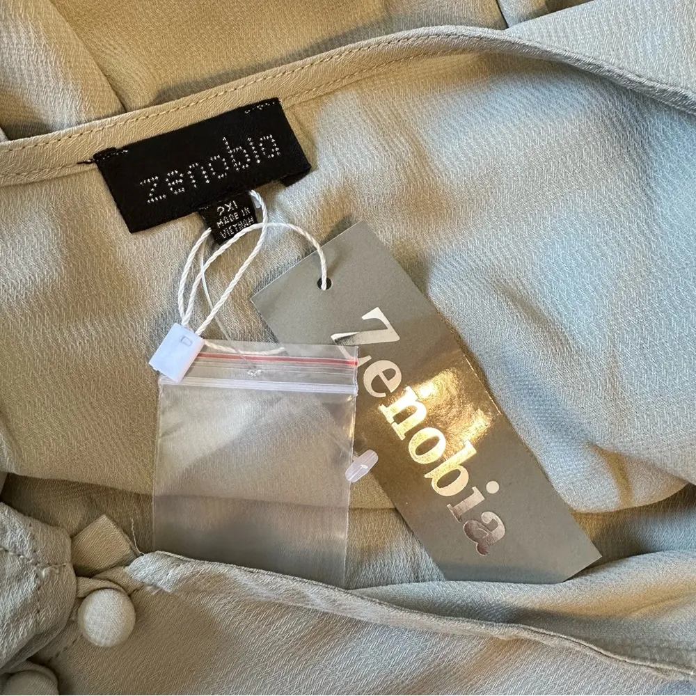 Zenobia Sage Green Lightweight Flutter Sleeve Blouse size 2X NWT V Neck - Image 7