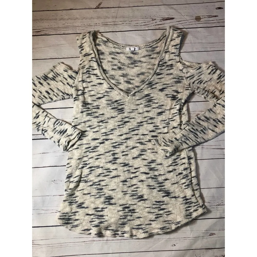 Knit cold-shoulder blouse  size Medium Made in USA - Image 2