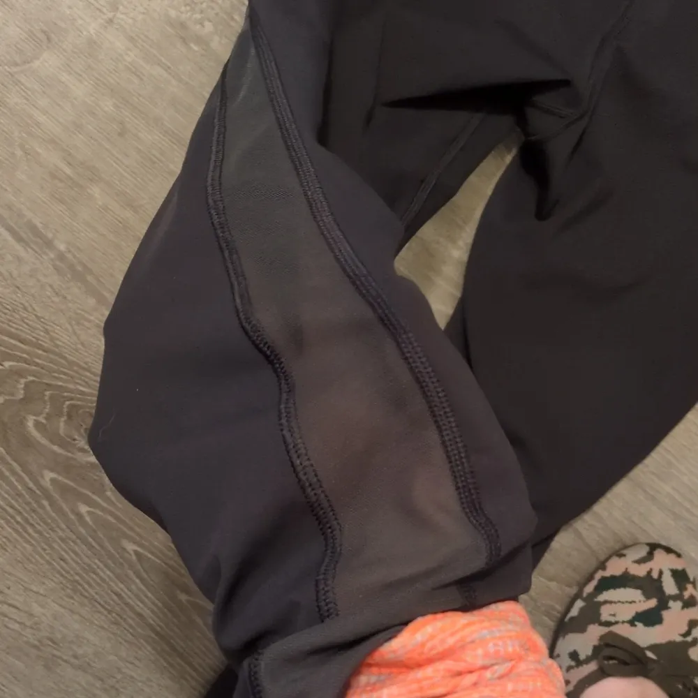 Lululemon deep coal train time 7/8 25" leggings size 8 - Image 9