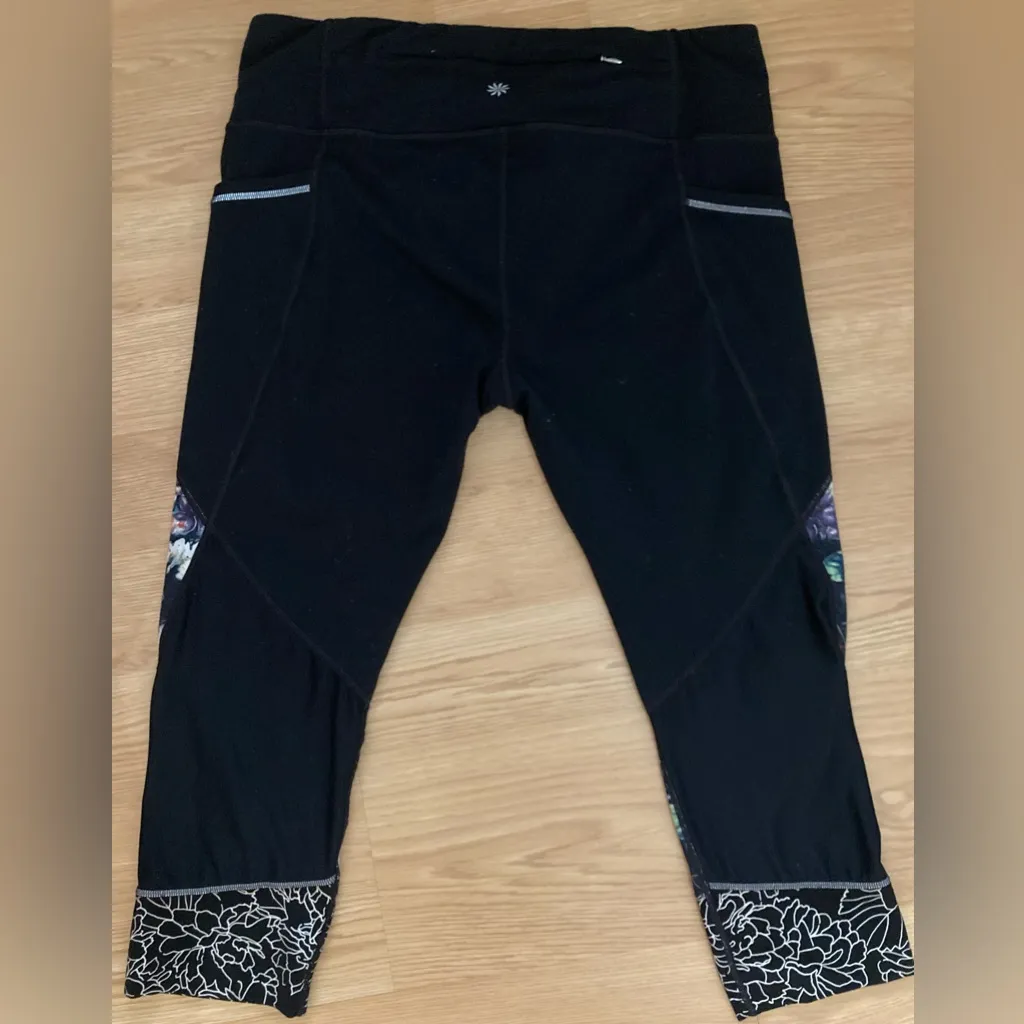 Athleta 3/4 Cropped Floral Leggings with Pockets XL - Image 4
