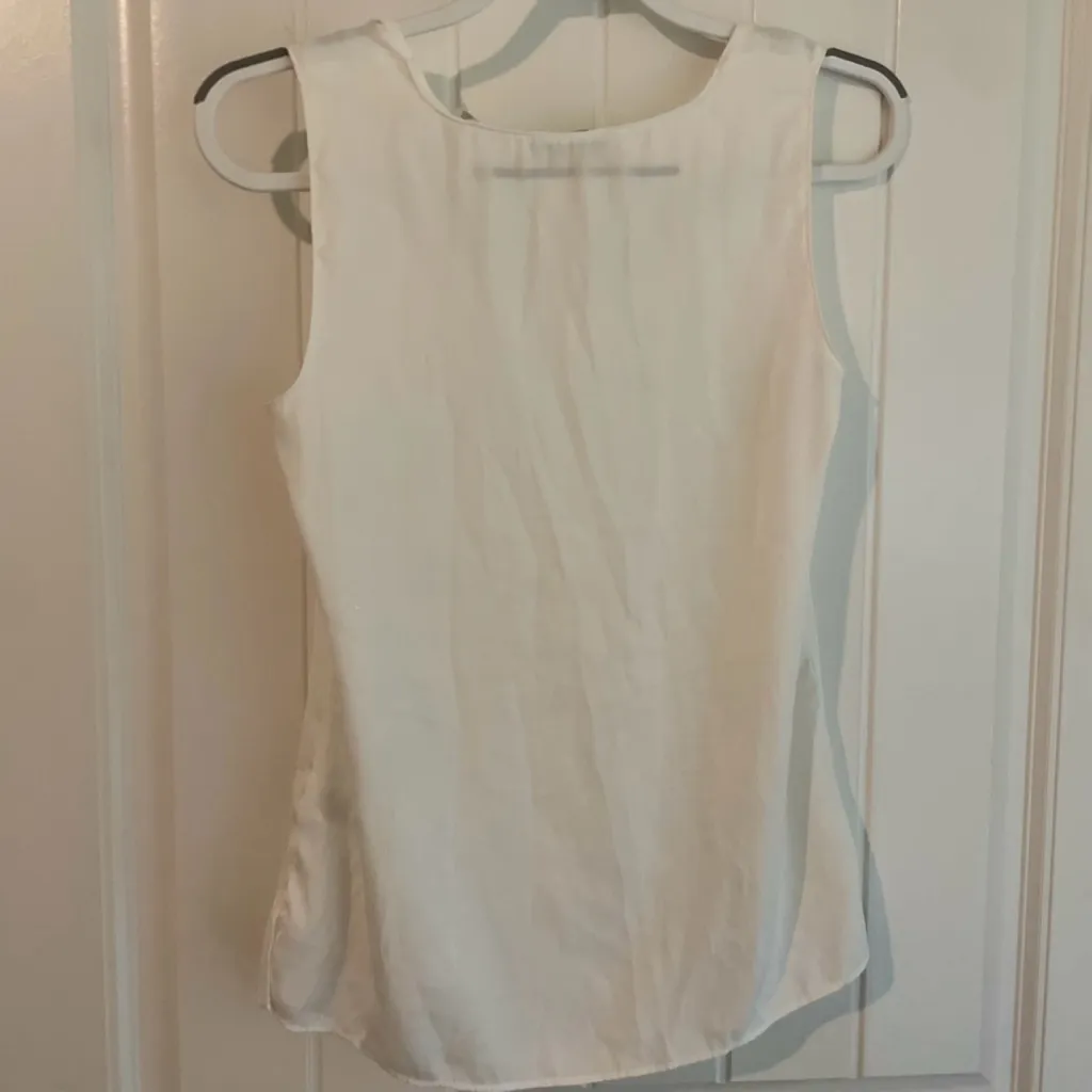 Tahari Eggshell White/Cream Ruffle Pleated Neck Tank Top Satin Blouse Sz X-Small - Image 4