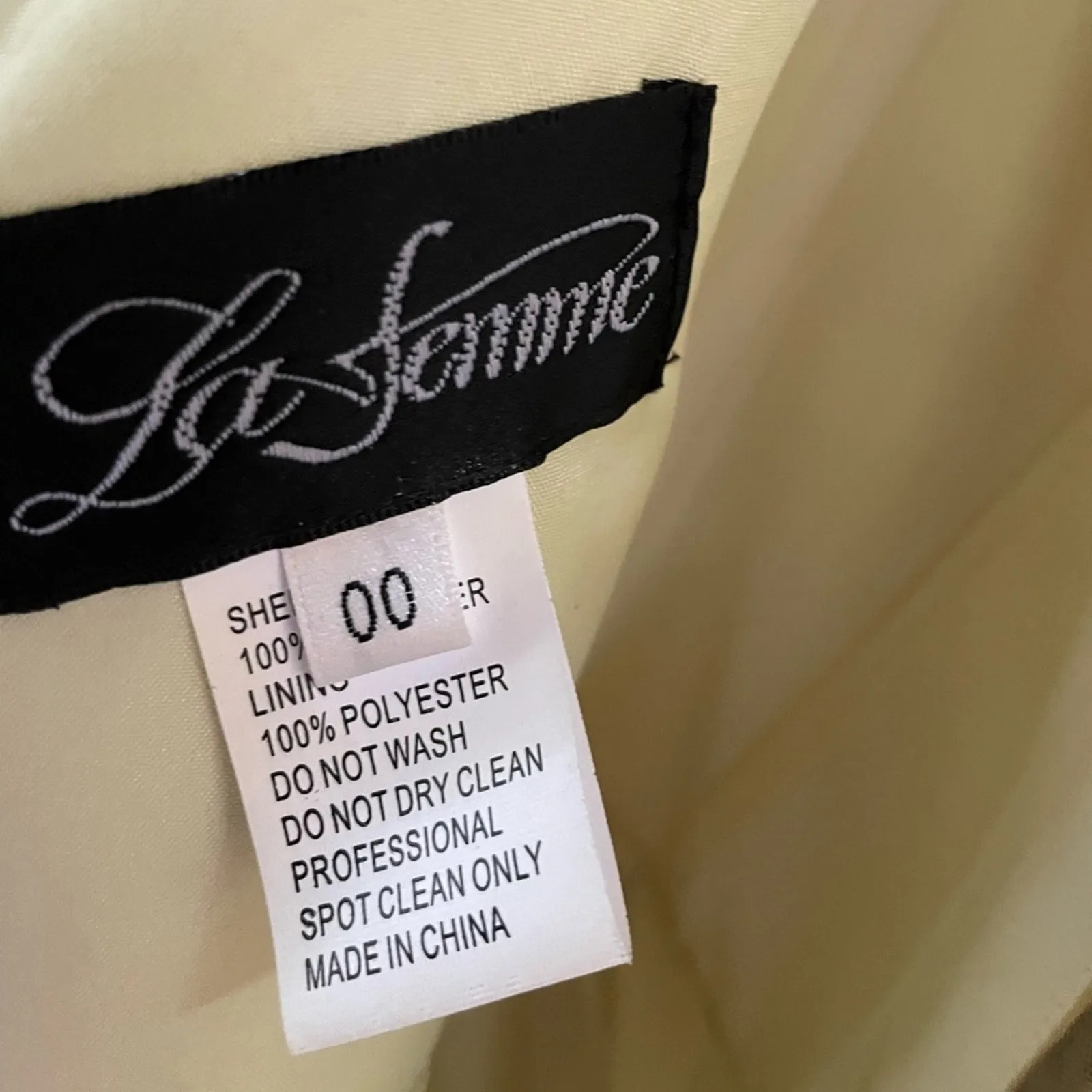 La femme plunge ballgown in pale yellow - Image 7