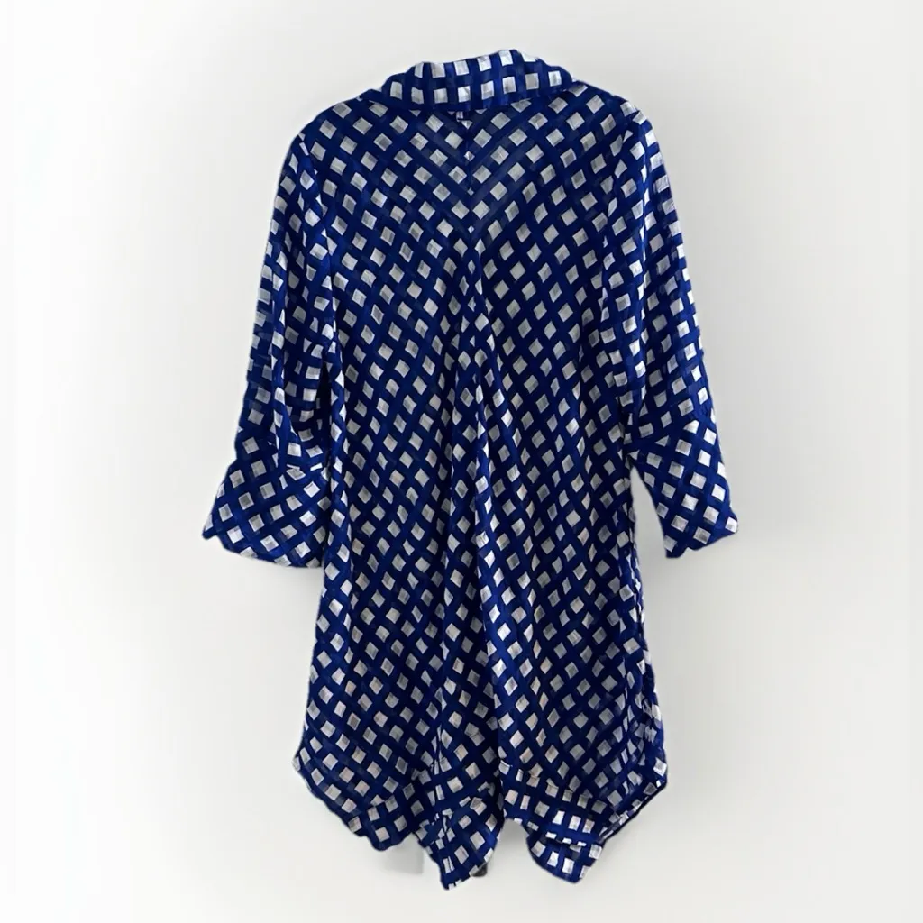 IC Collection by Connie K Geometric Tunic Top S Blouse Asymmetrica Shirt Pockets Blue - Image 4