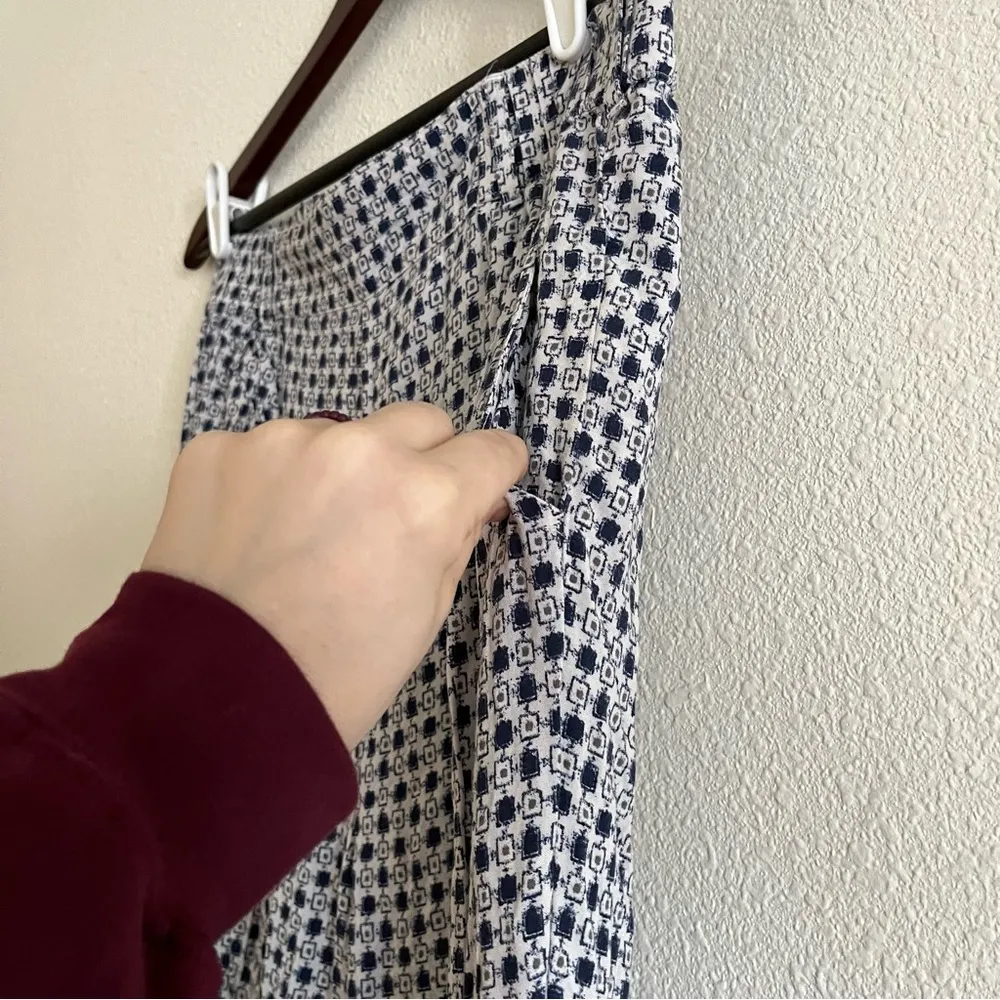 EUC Hollister Size Medium Multi Colored Design Flowy Linen High Rise Pants - Image 3