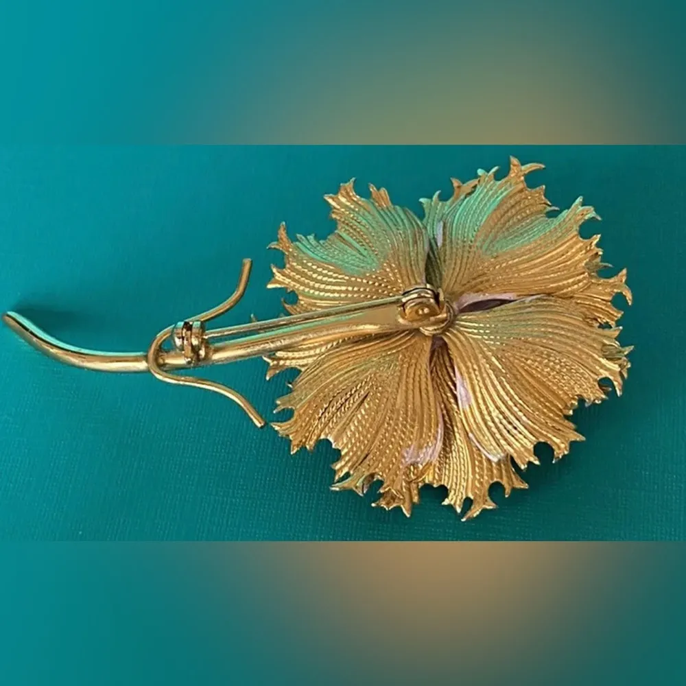 Vintage Gold Tone Pink Enameled Floral Pin Brooch Unsigned Flower Carnation - Image 3