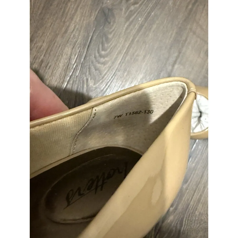 Trotters Women's Candela Dress Pump Nude Beige Patent Leather - Image 4