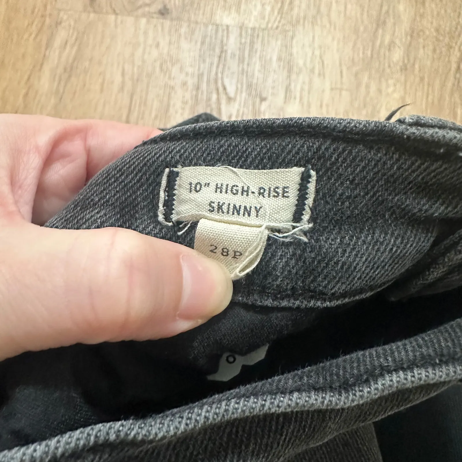 Madewell | 10" High Rise Skinny Cutoff Black Wash Denim Shorts, Size 28P - Image 4