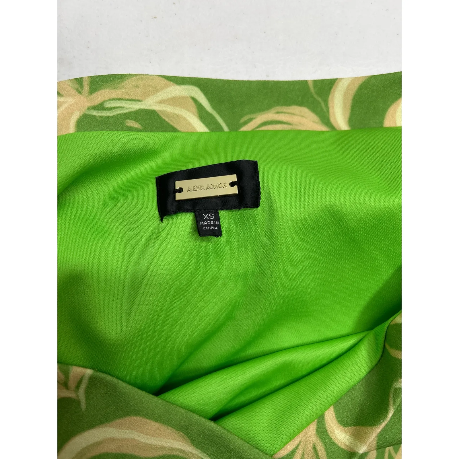 Alexia Admor Suri Draped One Shoulder Mini Dress in abstract green. Size XS NWOT - Image 6