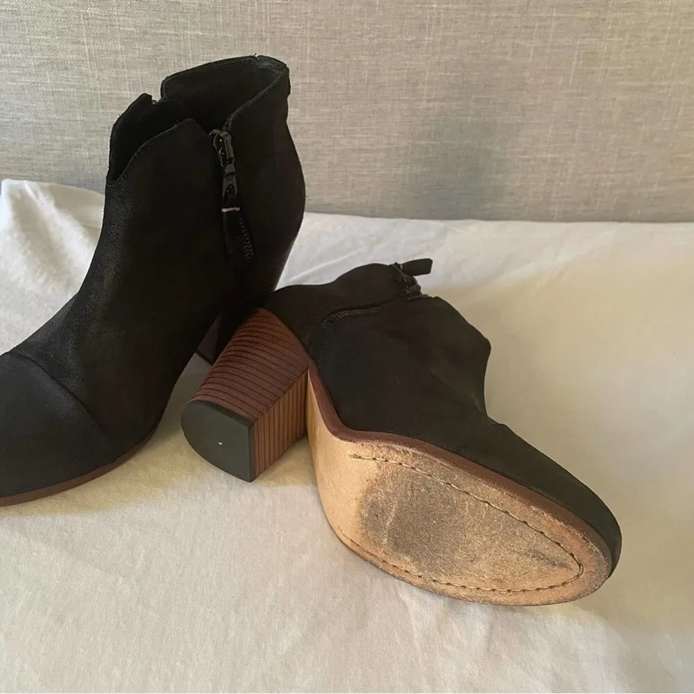 rag & bone Margot leather bootie black metal zip and brown heel. - Image 5