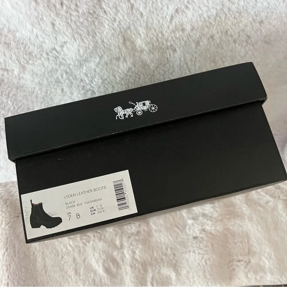 Coach Lyden Chelsea Boots - Black Leather
Lyden booties - Image 9